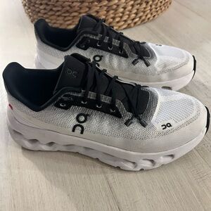 On Running Women's Cloudtilt Running Shoes Black/Ivory